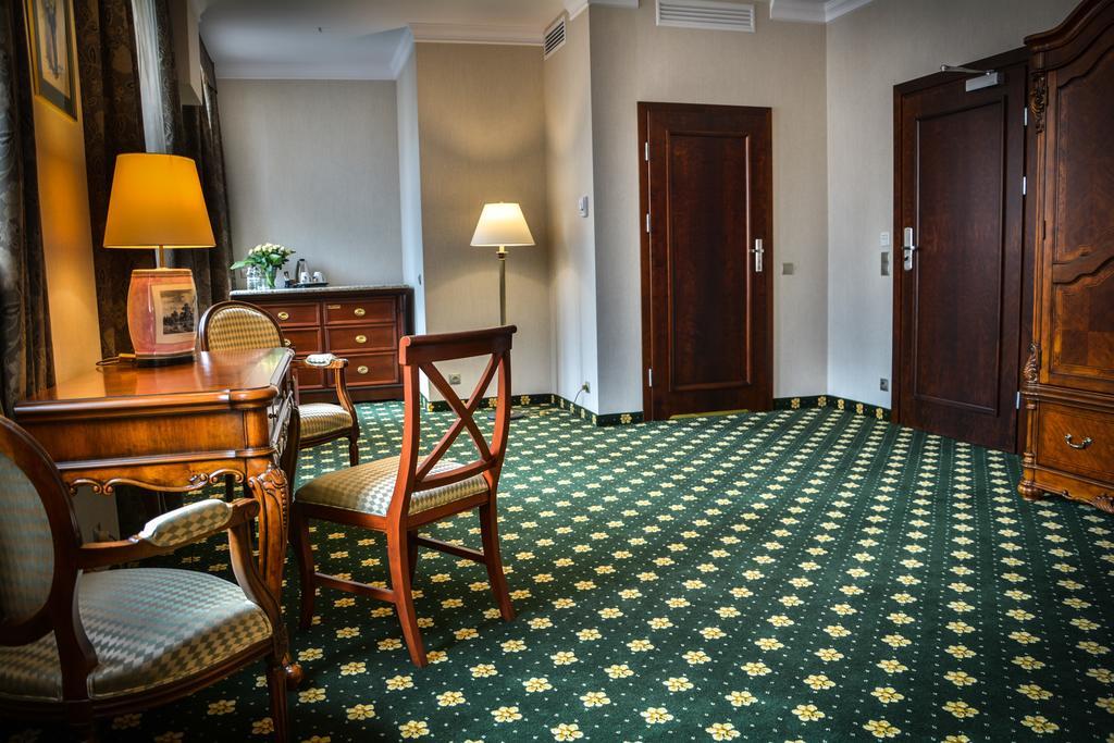 Komoda Club Hotel apartamentowy Kalisz